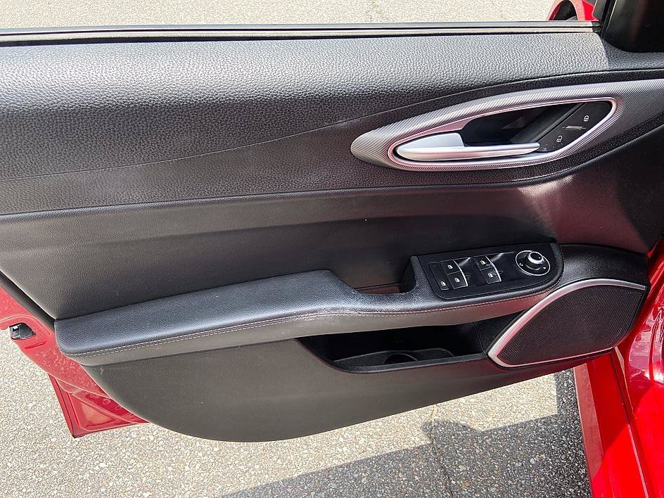 Used 2017 Rosso Alfa Alfa Romeo Base image 9
