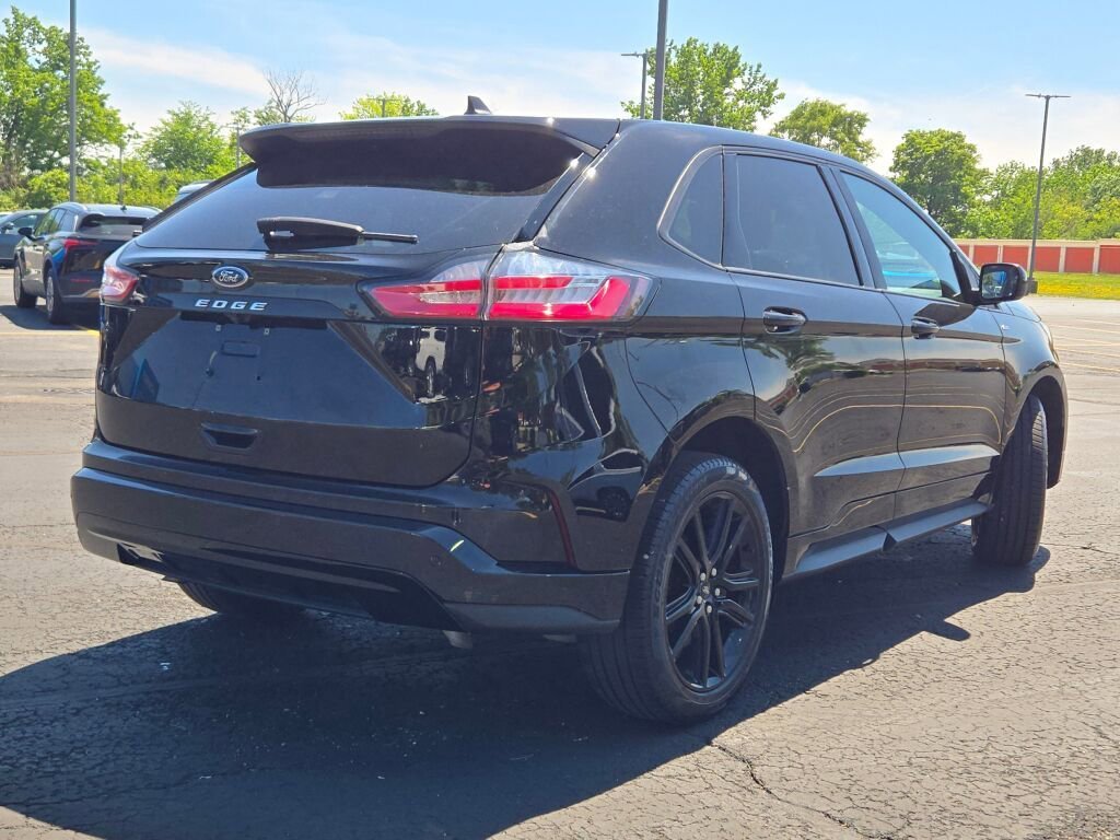 Used 2023 Black Ford SEL image 13