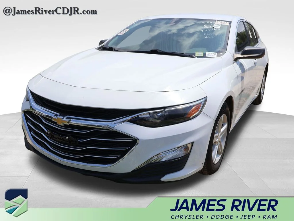 Used 2022 White Chevrolet LS image 2