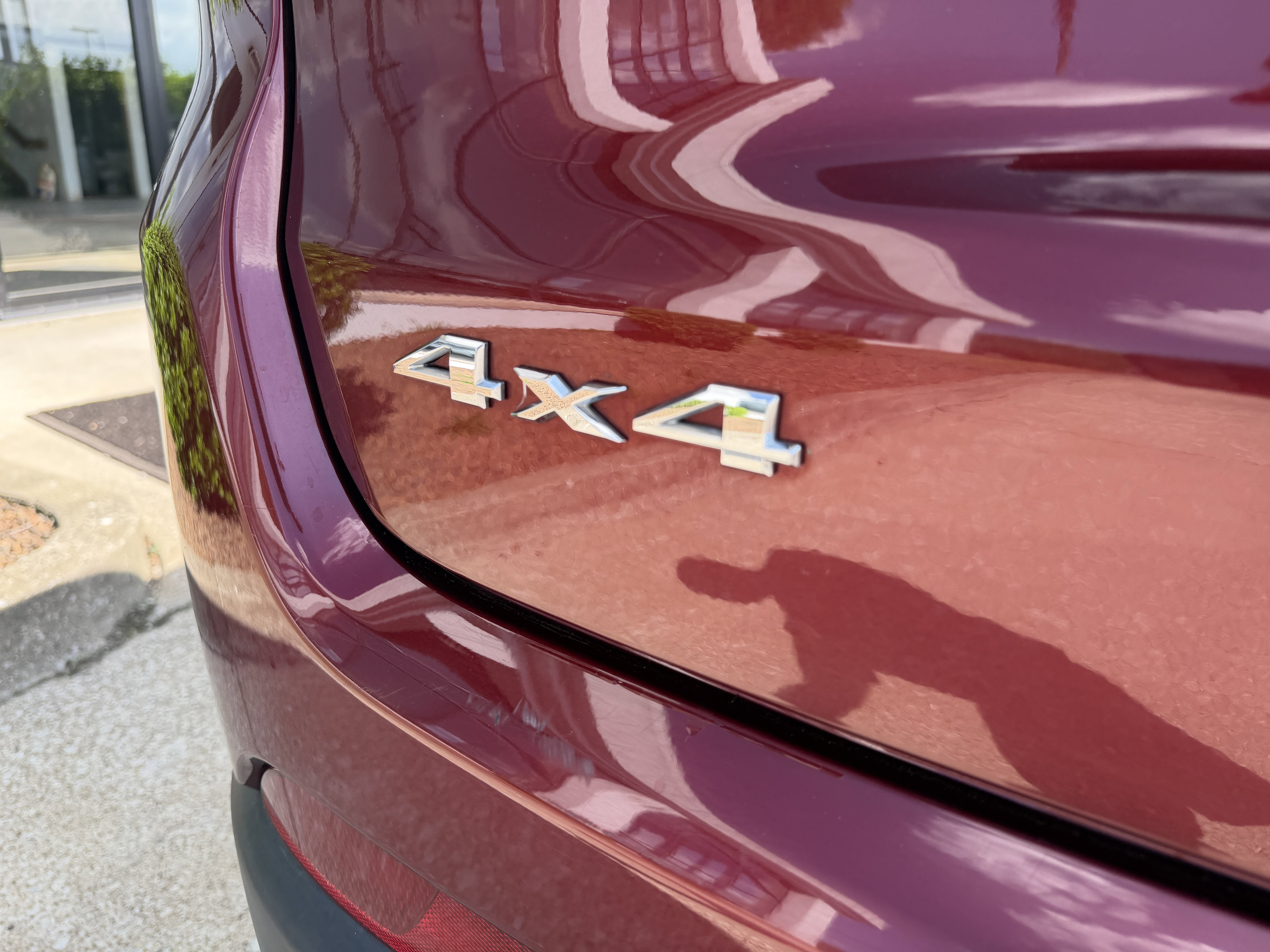 Used 2022 Velvet Red Pearlcoat Jeep Latitude Lux image 10