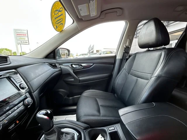Used 2018 Magnetic Black Nissan SL image 47
