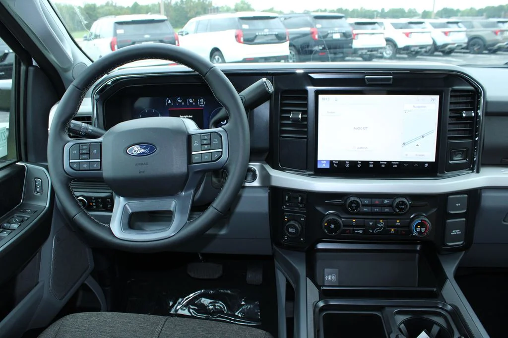 New 2027 Oxford White Ford F-350® XLT image 29