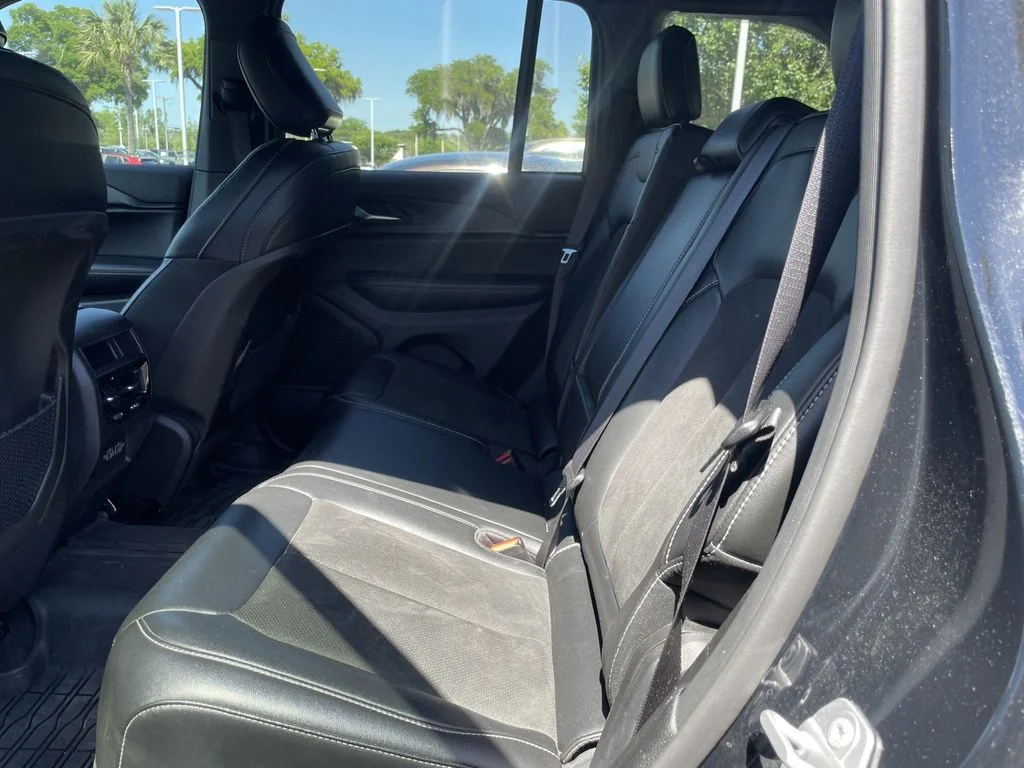 Used 2025 Black Jeep Altitude X image 20