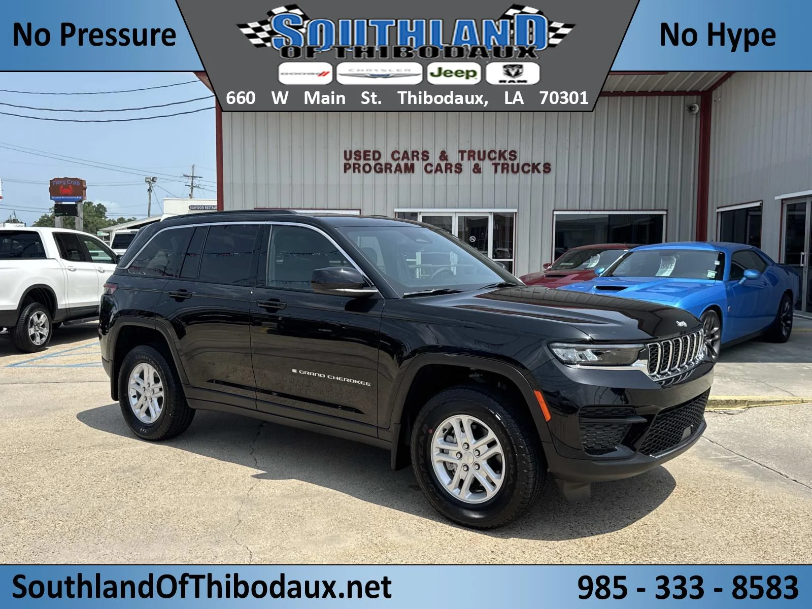 Used 2025 Black Jeep Laredo image 1