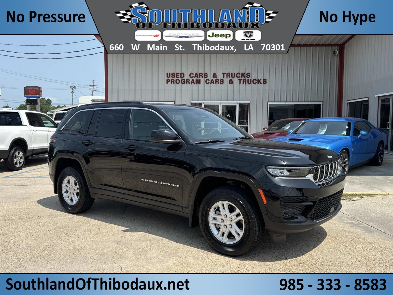 Used 2025 Black Jeep Laredo image 1