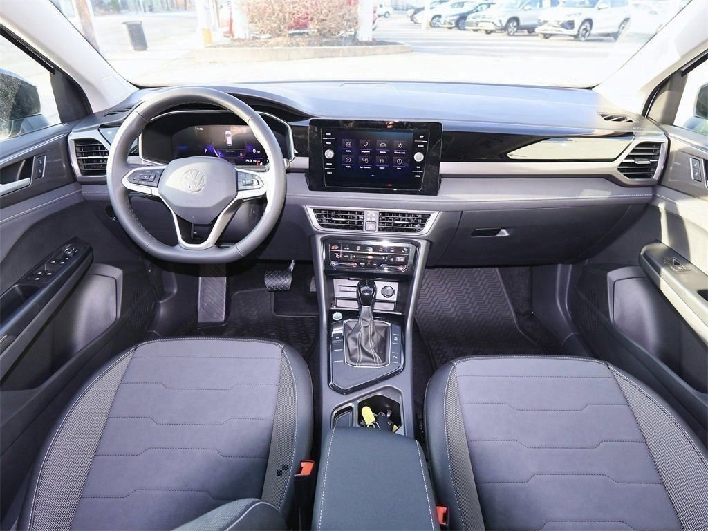 2026 Volkswagen Taos SE Black - Photo 16