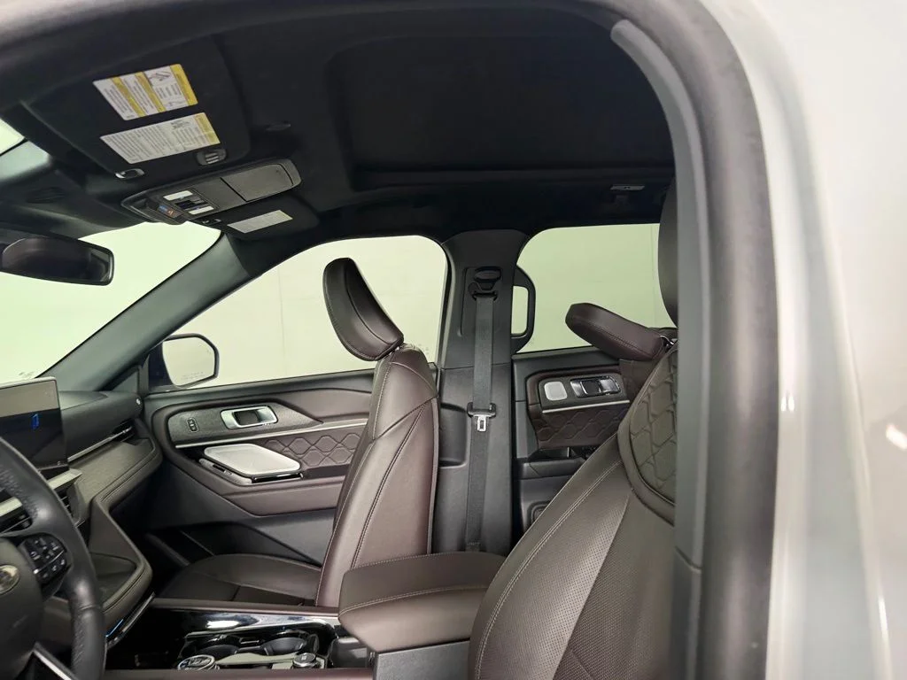 Used 2025 White Ford Platinum image 26