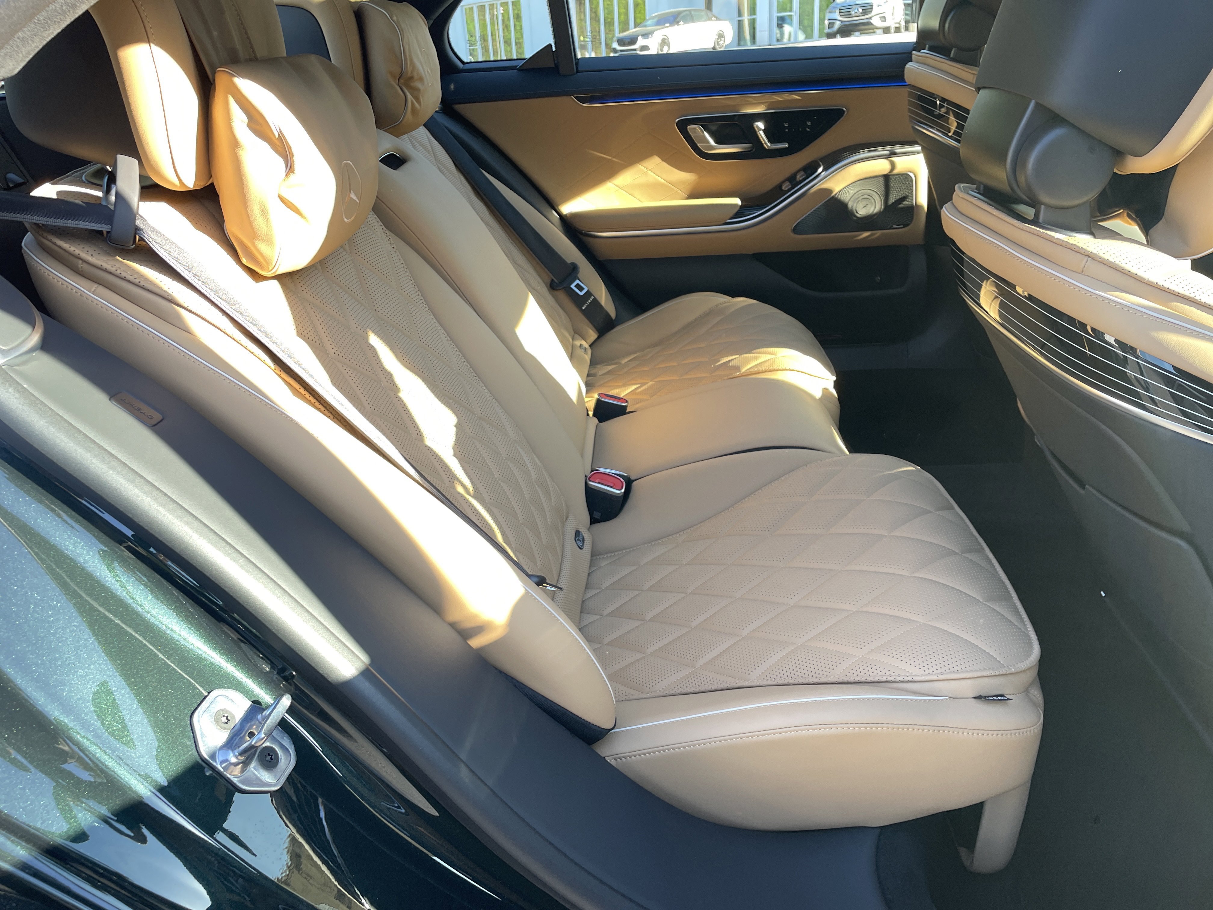 New 2026 MANUFAKTUR Exclusive Allanite Green Metallic Mercedes-Benz S 580 4MATIC® Sedan image 39