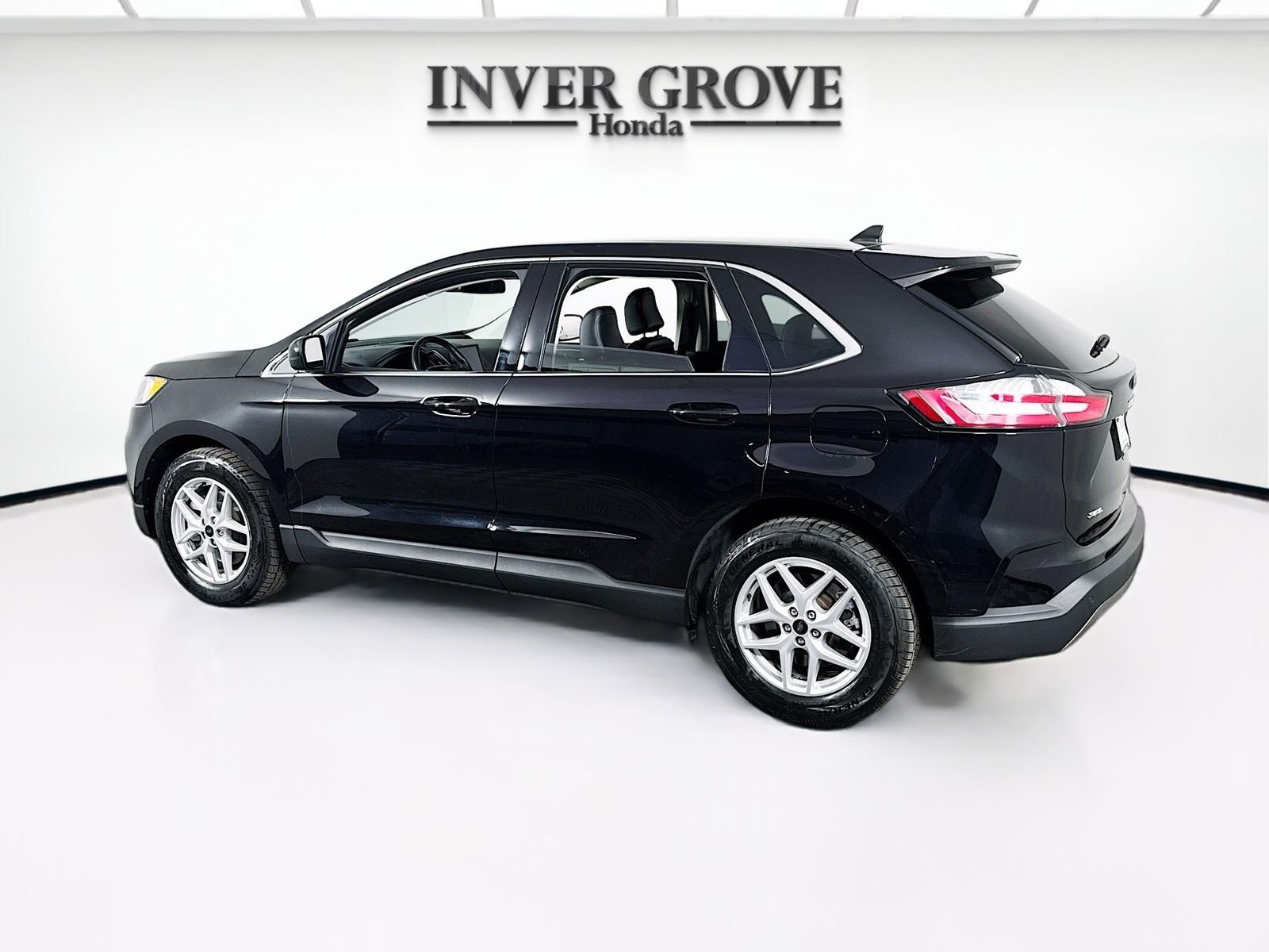 Used 2023 Black Metallic Ford SEL image 7