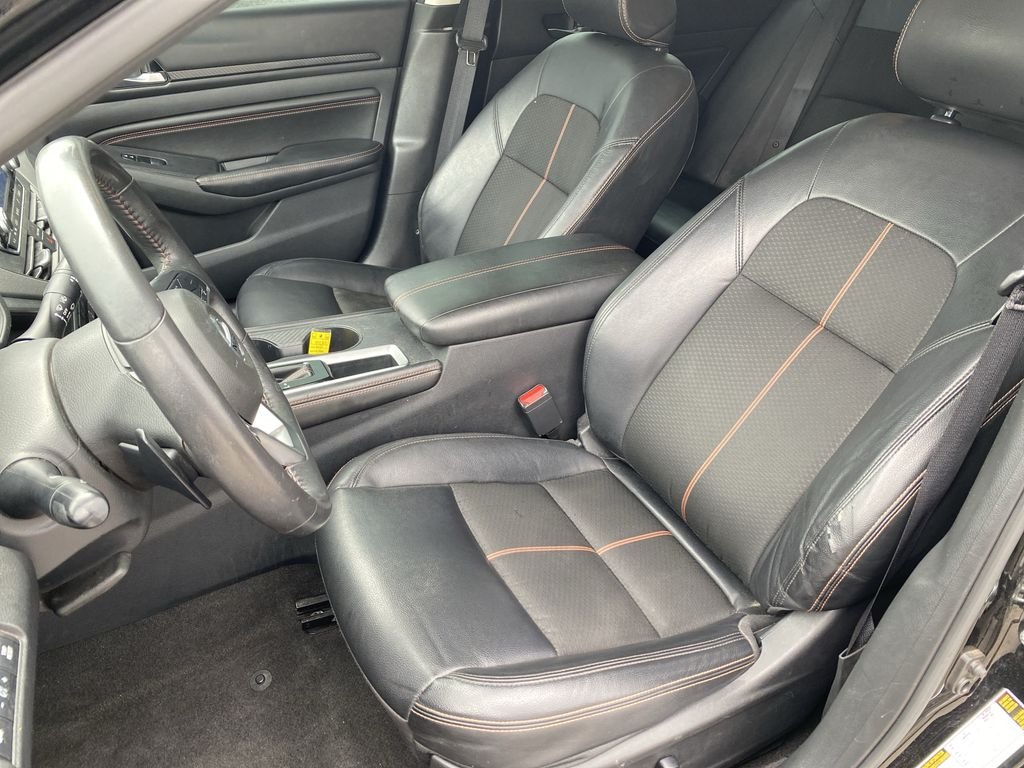 Used 2022 Super Black Clearcoat Nissan 2.5 SR image 11
