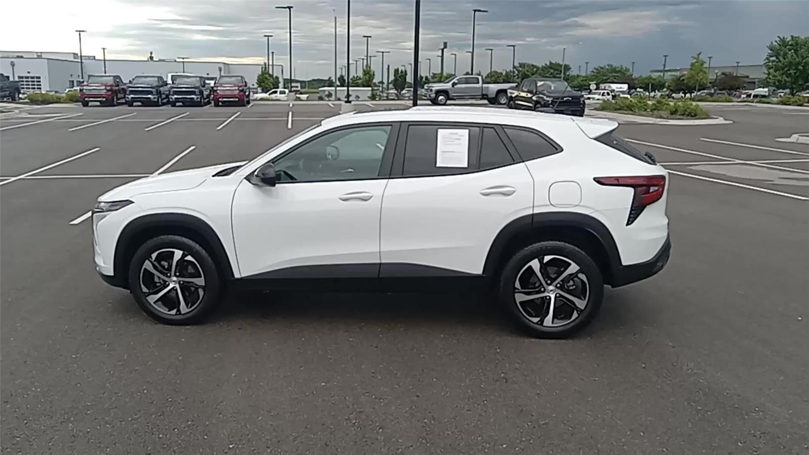 Used 2024 Summit White Chevrolet 1RS image 5