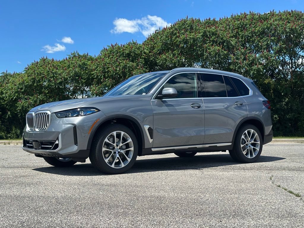 New 2026 Skyscraper Grey Metallic BMW xDrive40i image 3