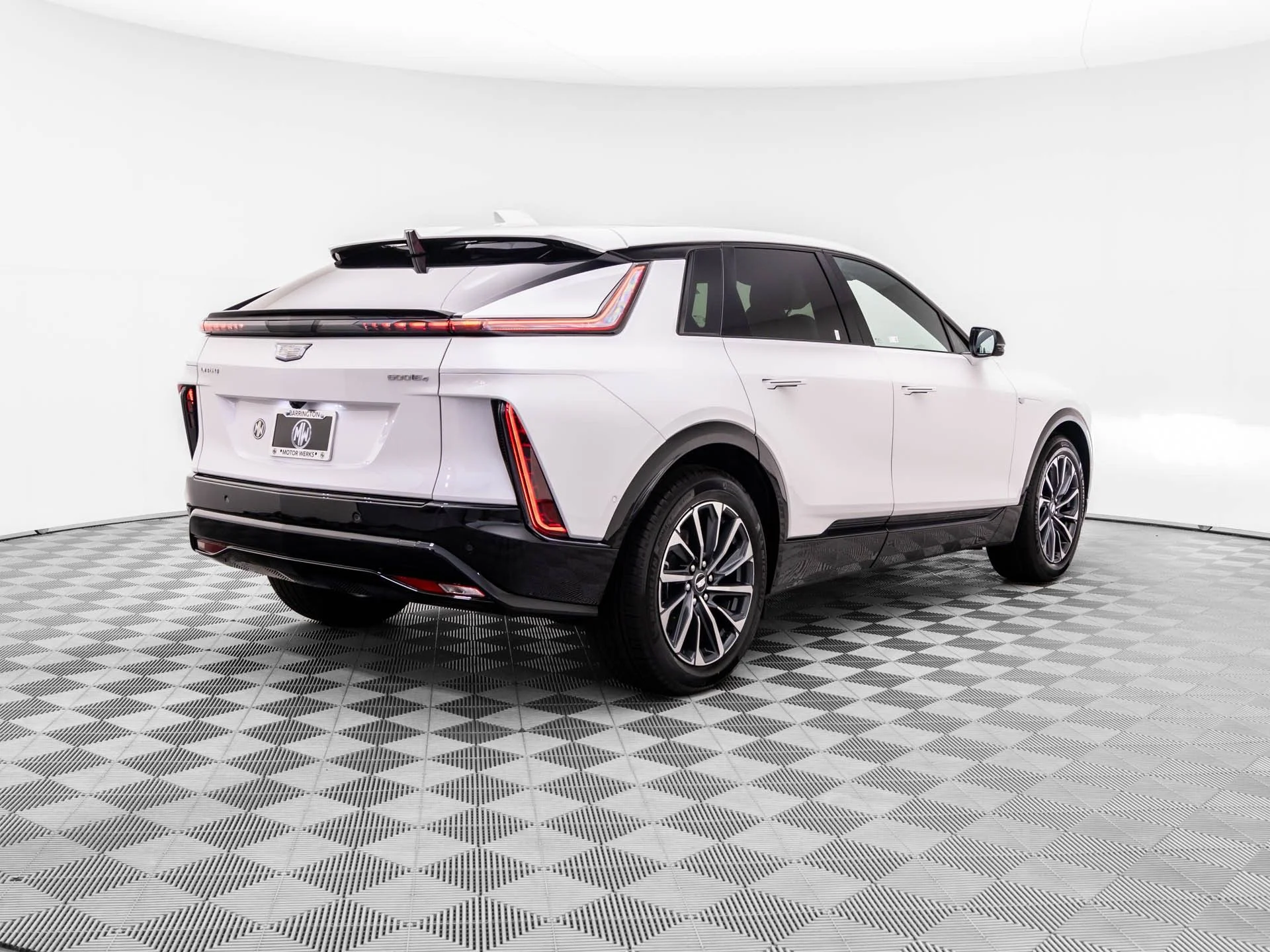 Used 2025 White Cadillac Sport image 9
