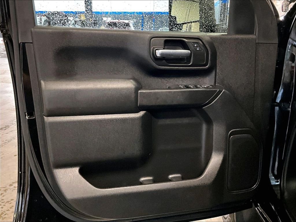 Used 2022 Black Chevrolet Custom image 9