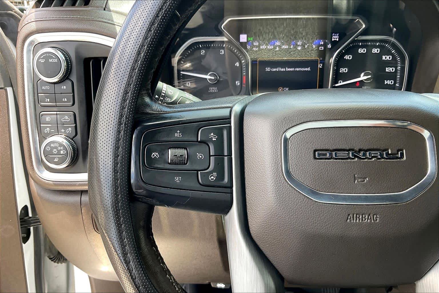 Used 2022 White Frost Tricoat GMC Denali image 23