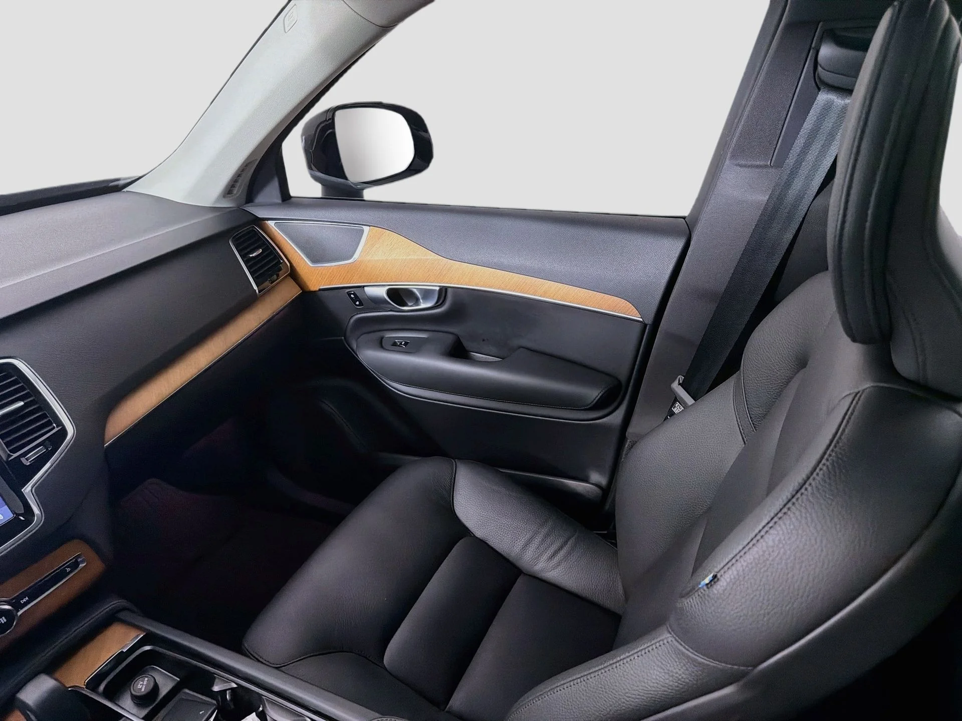Certified Used 2024 Onyx Black Volvo Plus image 25