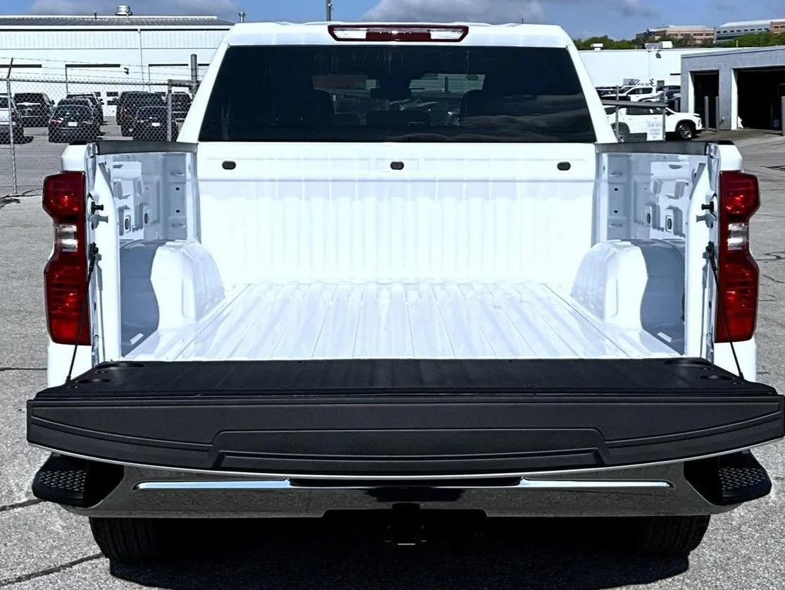 New 2026 Summit White Chevrolet LT (2FL) image 11