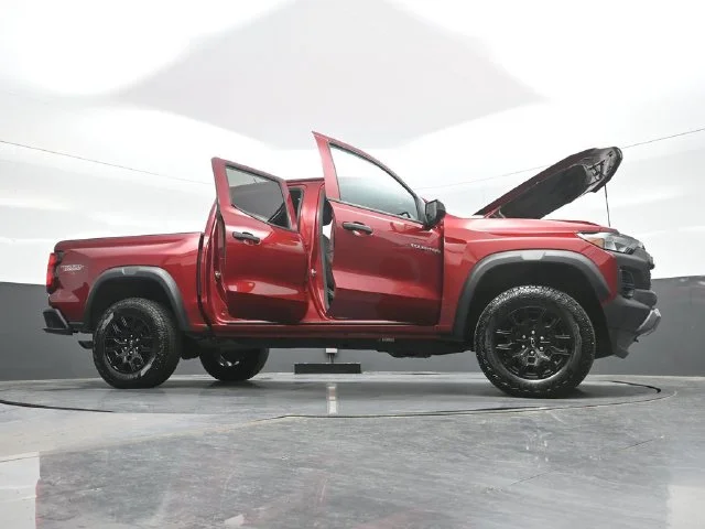 Used 2025 Red Chevrolet Trail Boss image 31