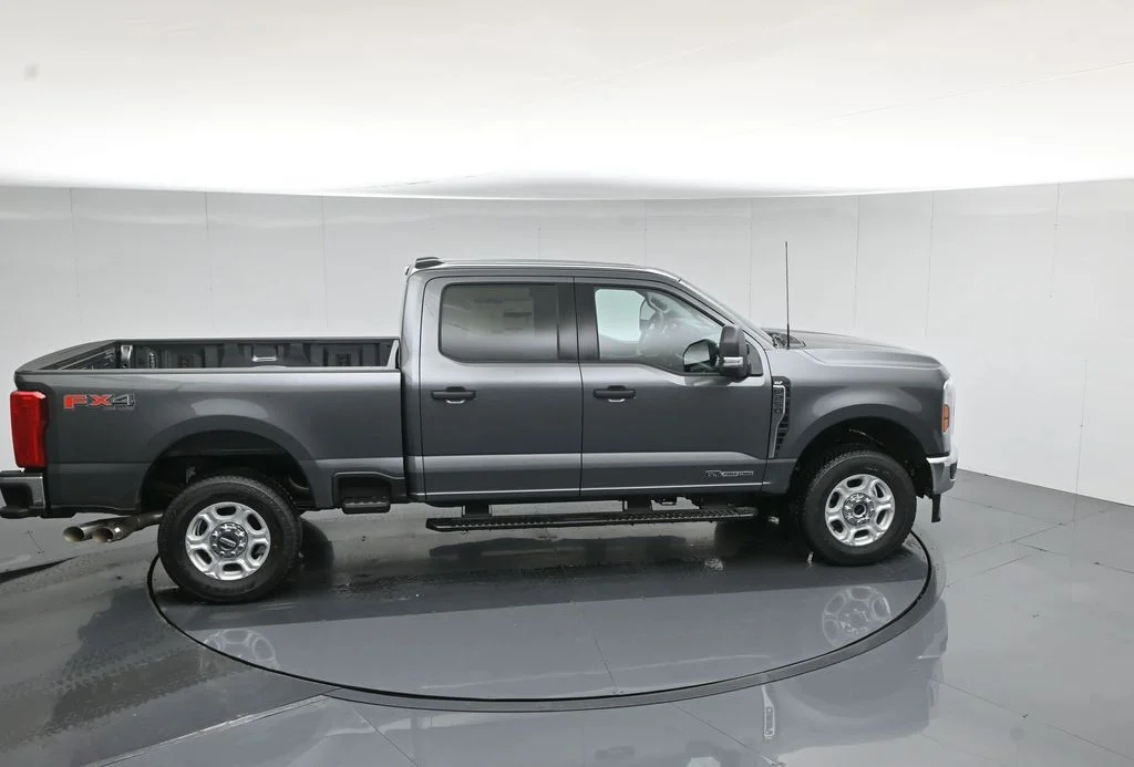 New 2026 Carbonized Gray Metallic Ford XLT image 39