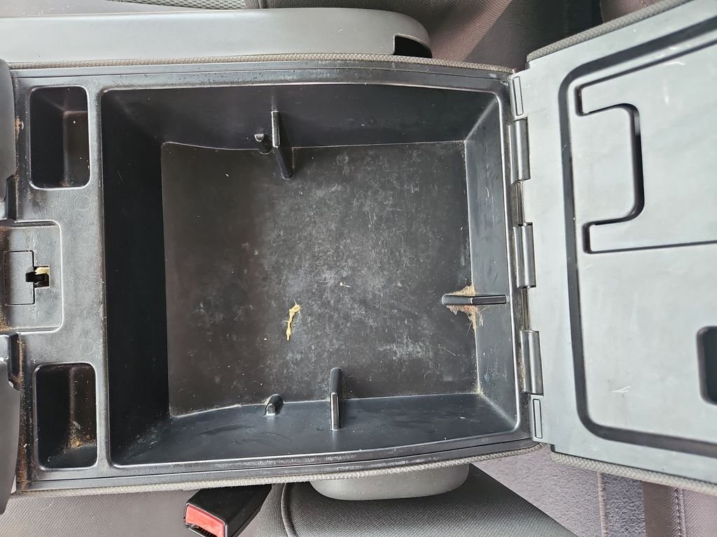 Used 2004  Ford  image 23