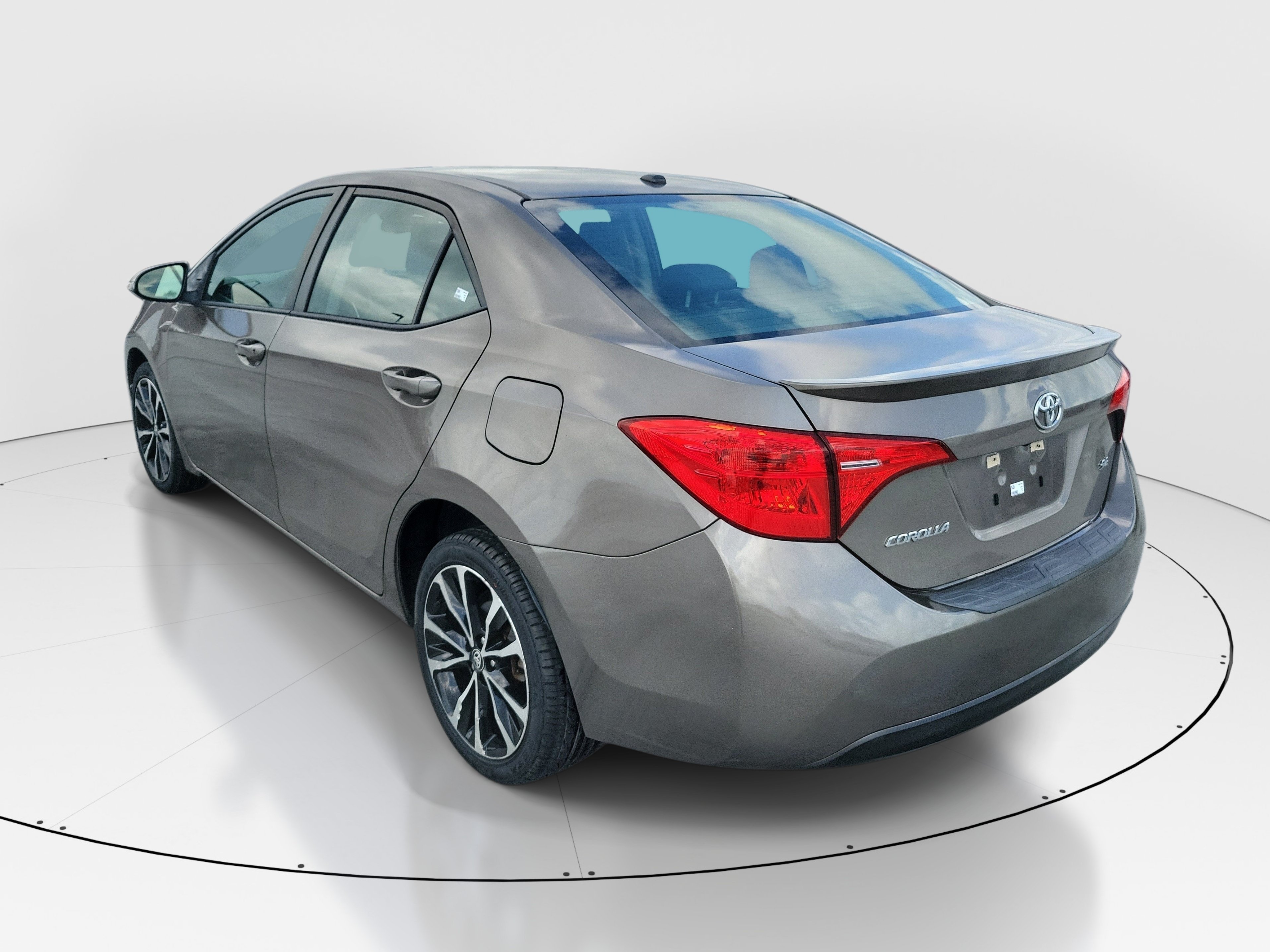 Used 2017 Gray Toyota L image 4