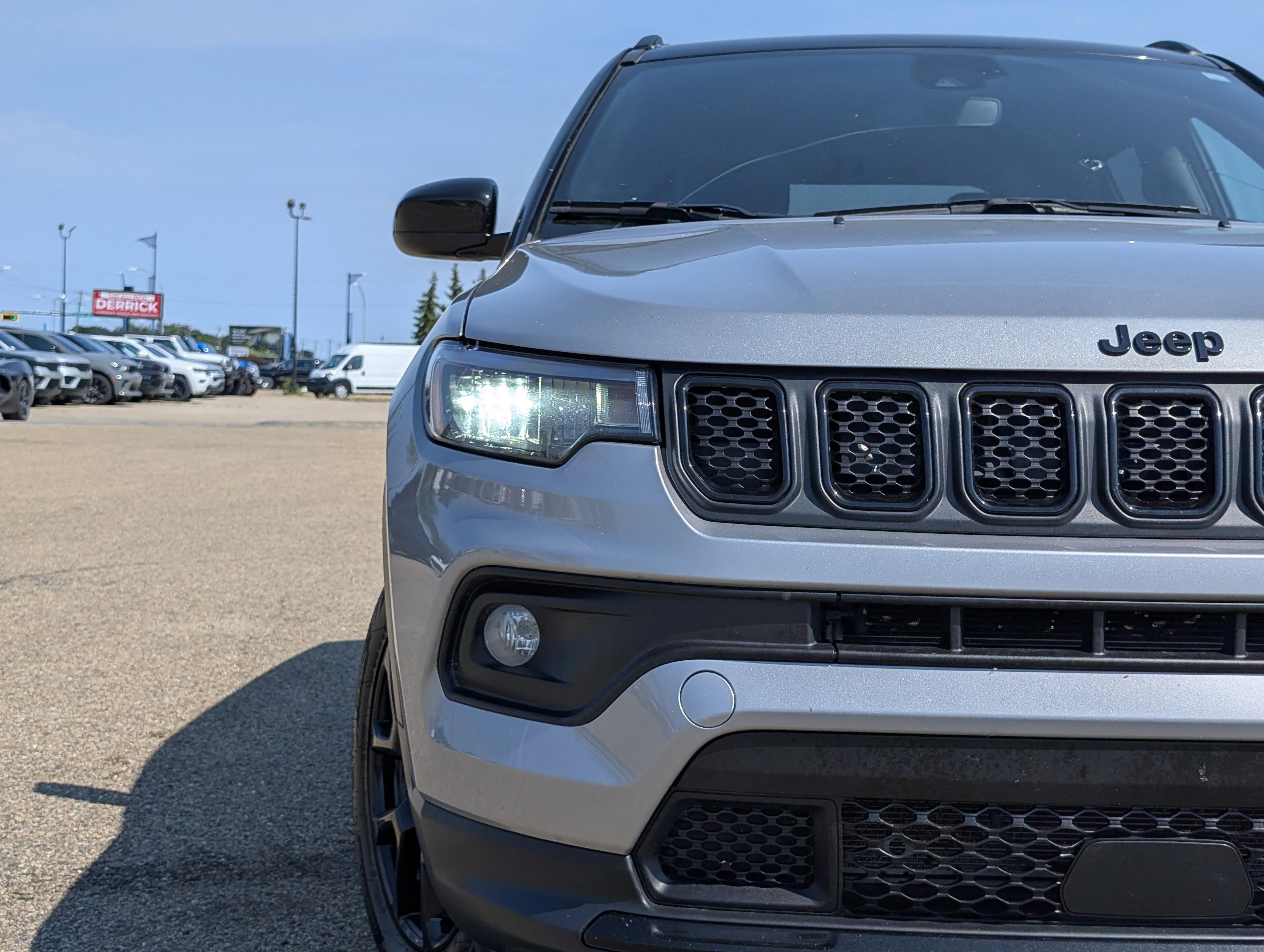 Used 2024 Silver Jeep Altitude image 11