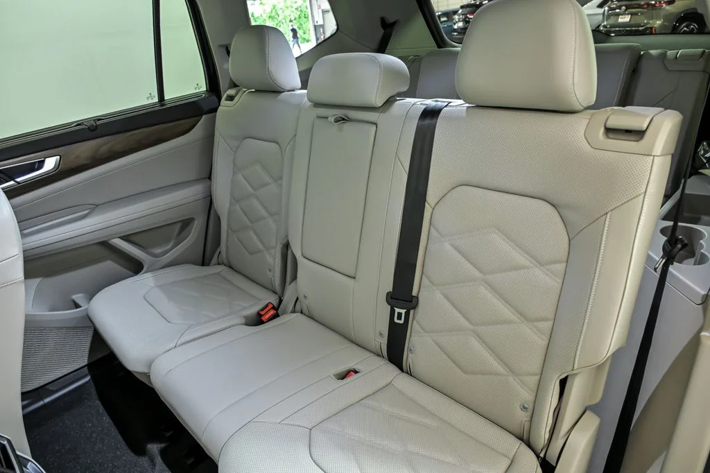 New 2026 Black Volkswagen 2.0T SE w/Technology image 9