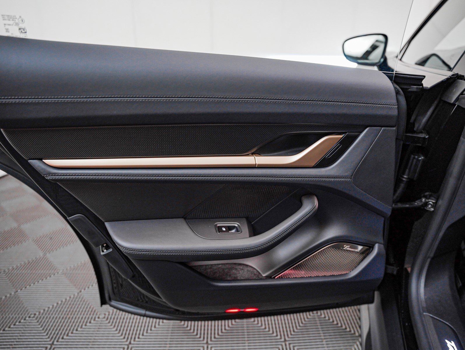 2026 Porsche Taycan Turbo S - Photo 27