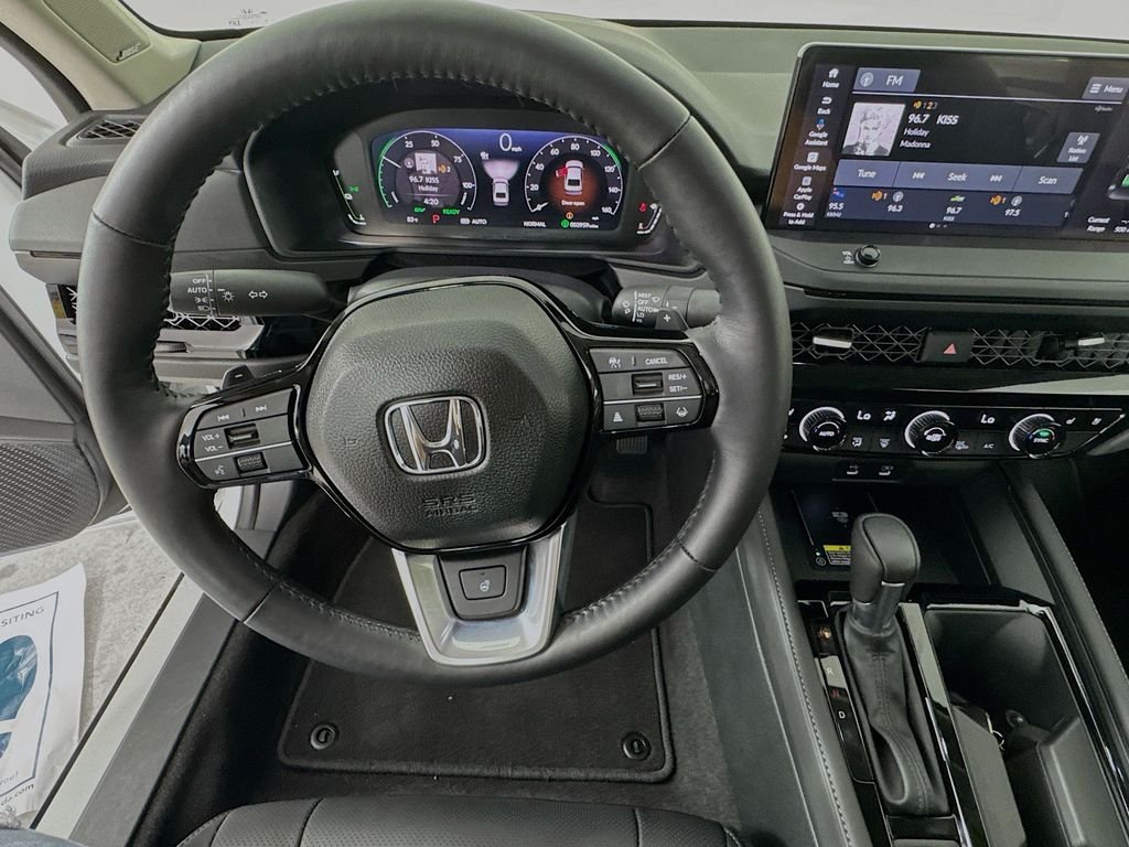 Certified Used 2025 Platinum Honda Touring image 11