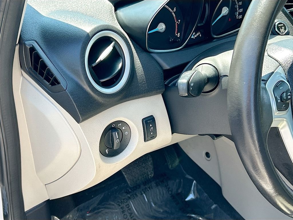 Used 2016 White Platinum Clearcoat Metallic Ford Titanium image 10