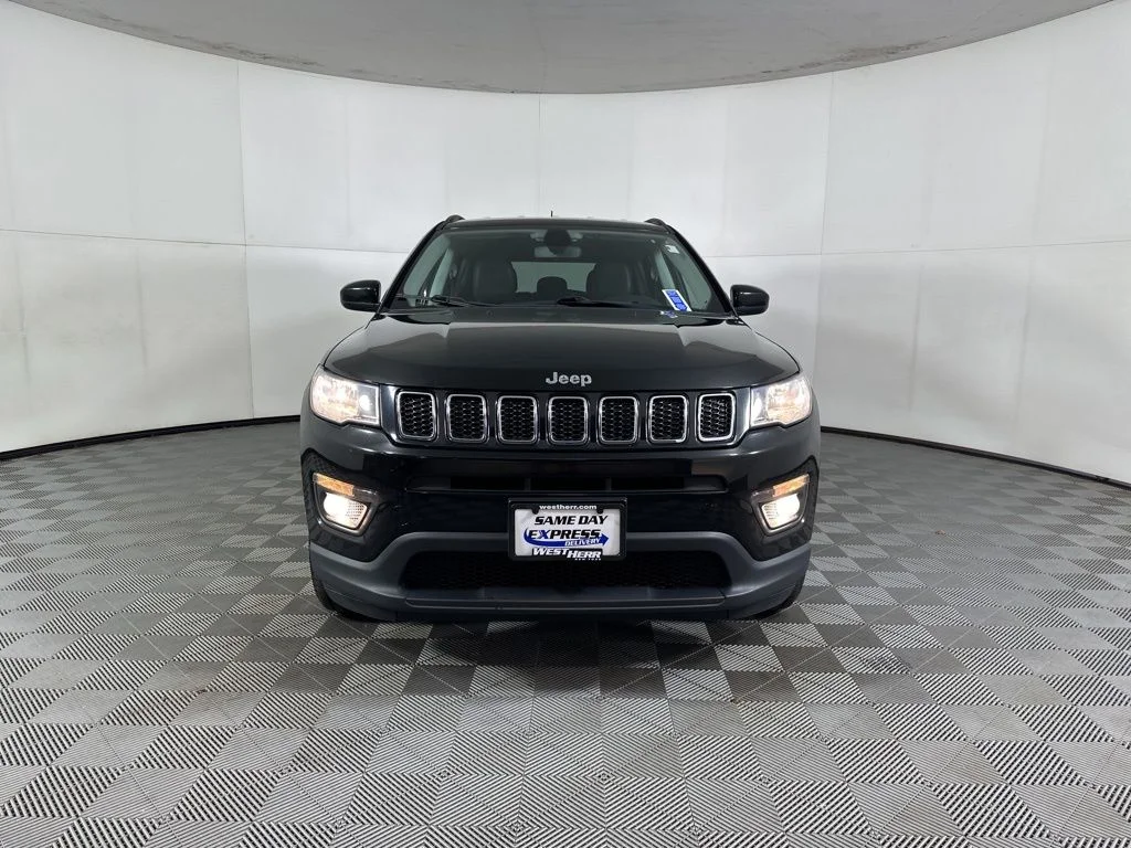 Used 2019 Black Jeep Latitude image 18