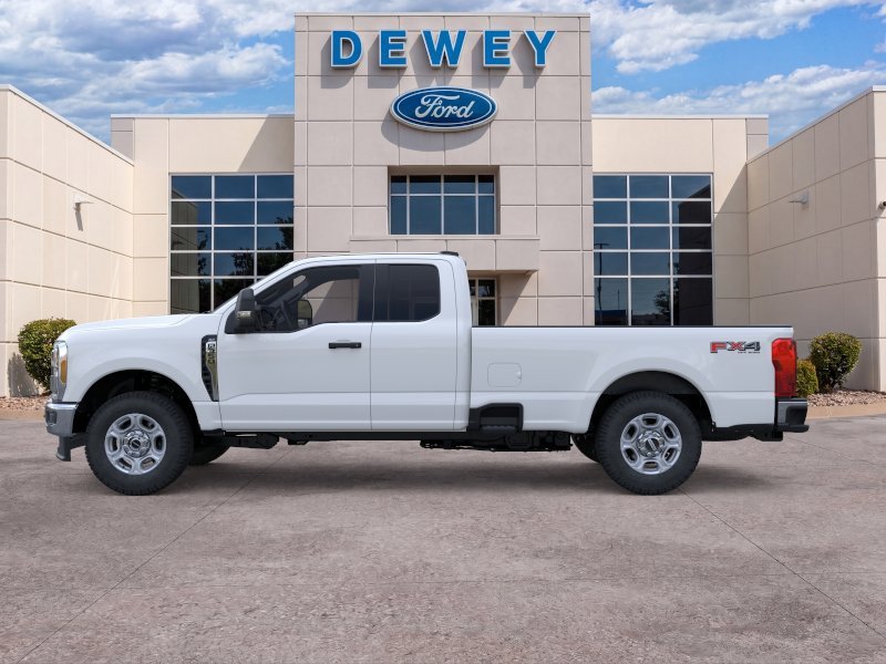 New 2026 Oxford White Ford XLT image 3