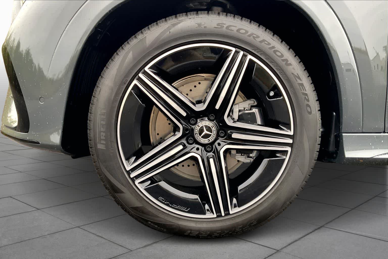 New 2026 MANUFAKTUR Silicon Grey Mercedes-Benz GLE 450 image 11