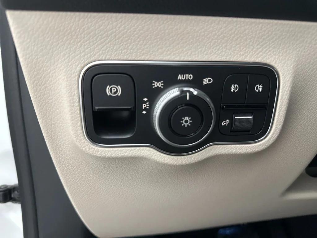 Used 2026 White Mercedes-Benz GLB 250 image 17