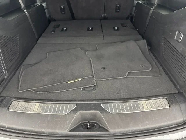 Used 2025 Gray Chevrolet Z71 image 30