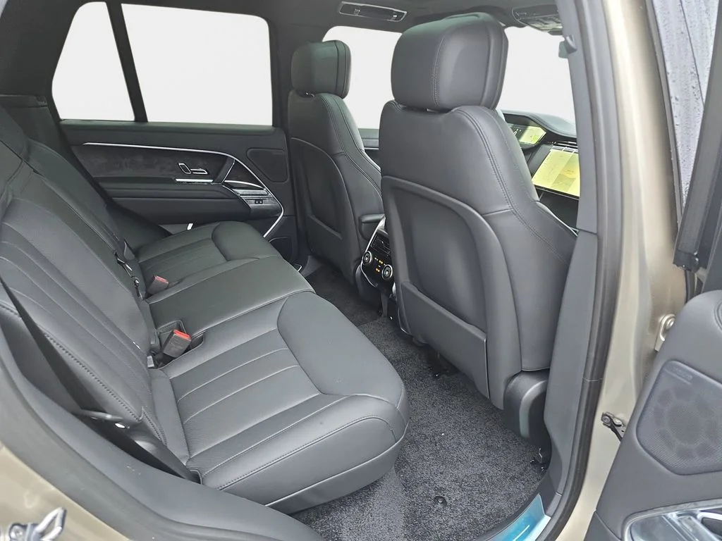 2025 Land Rover Range Rover SE - Photo 11
