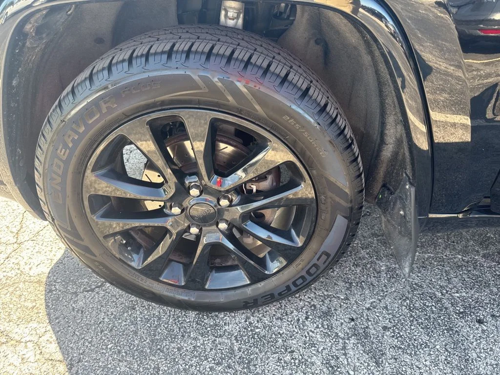 Certified Used 2019 Diamond Black Jeep Altitude image 47