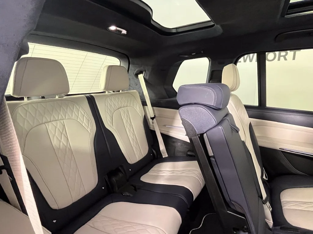 Used 2021 Blue BMW xDrive40i image 24