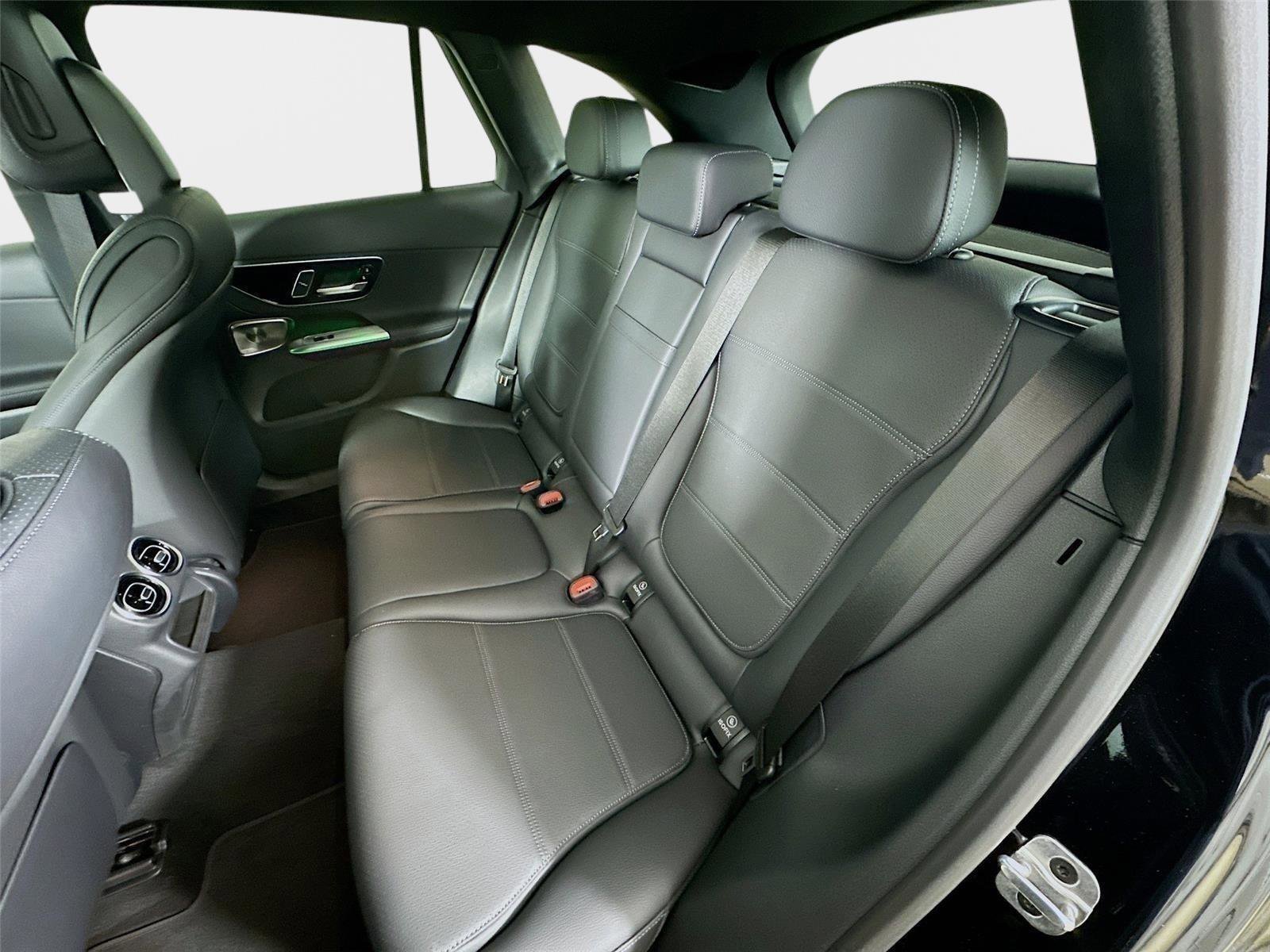 Used 2026  Mercedes-Benz GLC 300 image 31