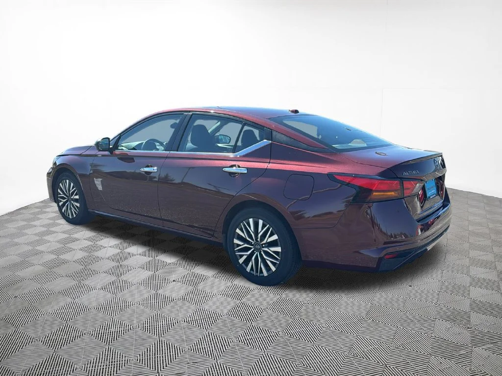 Used 2025 Red Nissan SV image 12