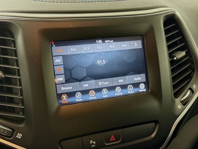 Used 2019 Black Jeep Latitude Plus image 14