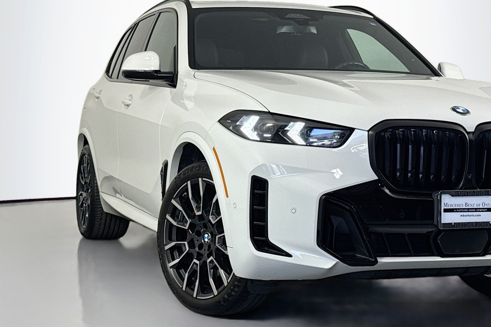 Used 2024 Alpine White BMW xDrive40i image 13