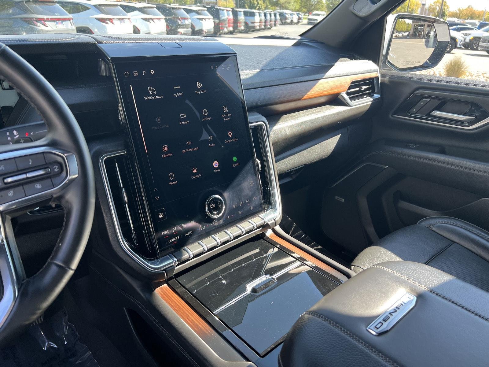 2025 GMC Yukon Denali - Photo 7