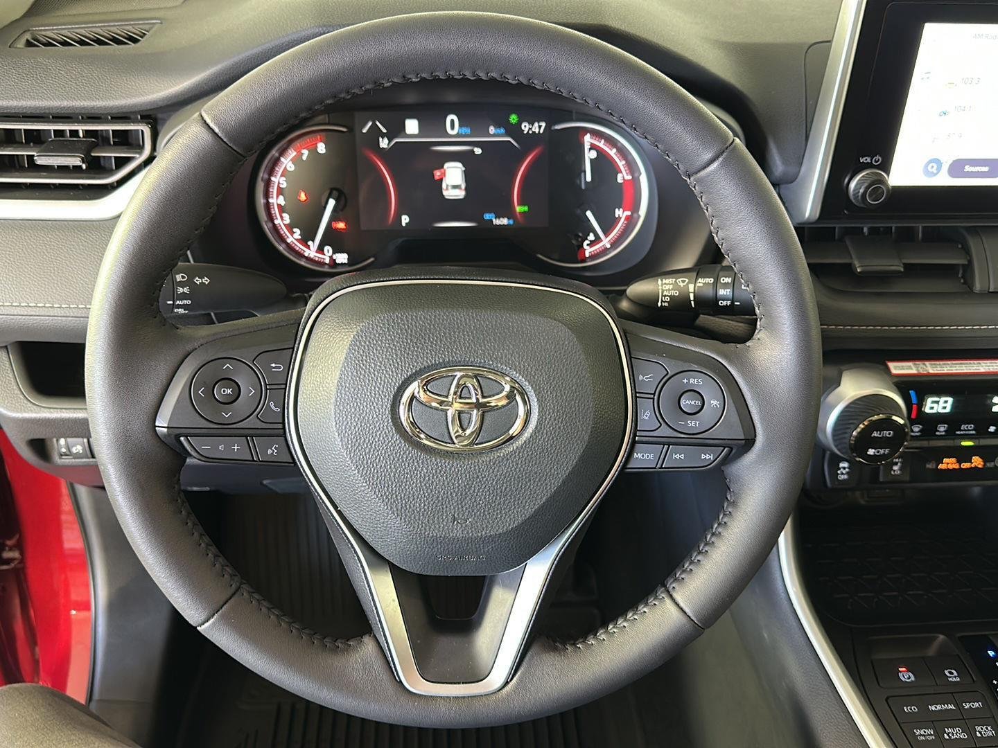 Used 2025 Ruby Flare Pearl Toyota XLE image 13
