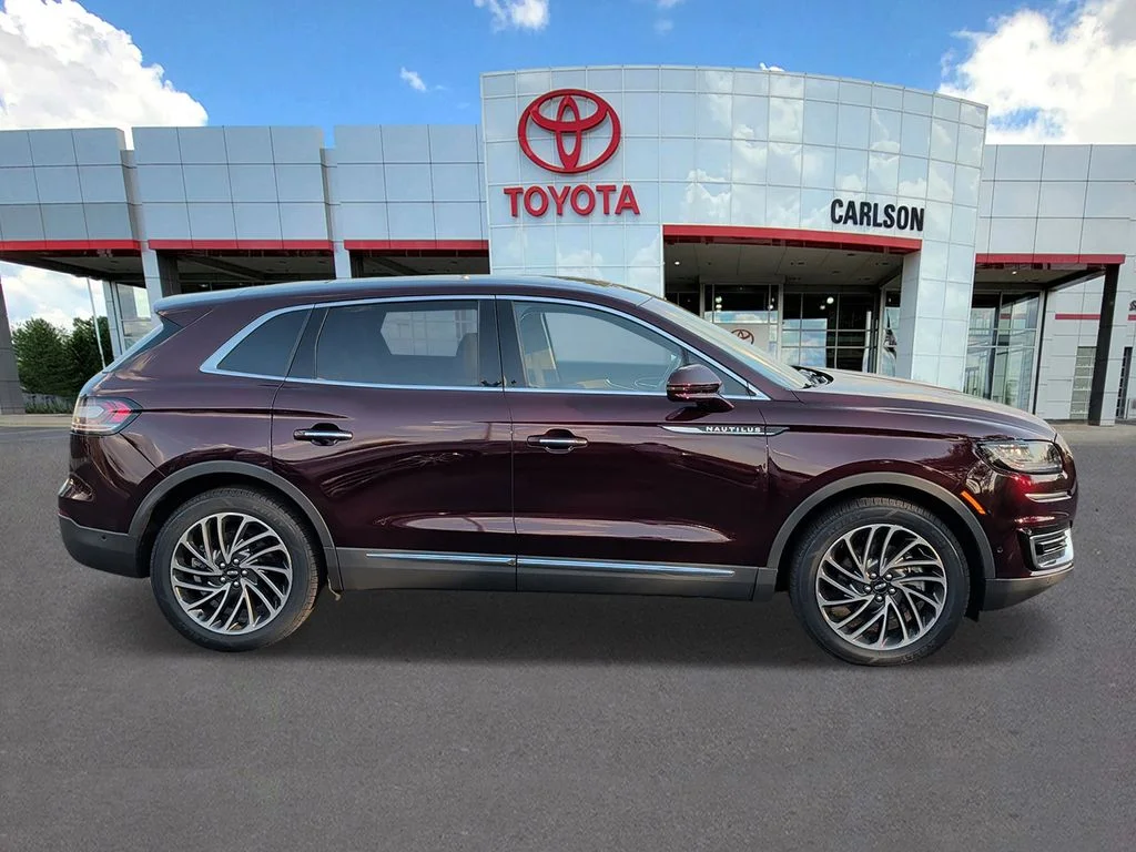 Used 2020 Lincoln Nautilus Reserve with VIN 2LMPJ8KP6LBL12329 for sale in Minneapolis, Minnesota