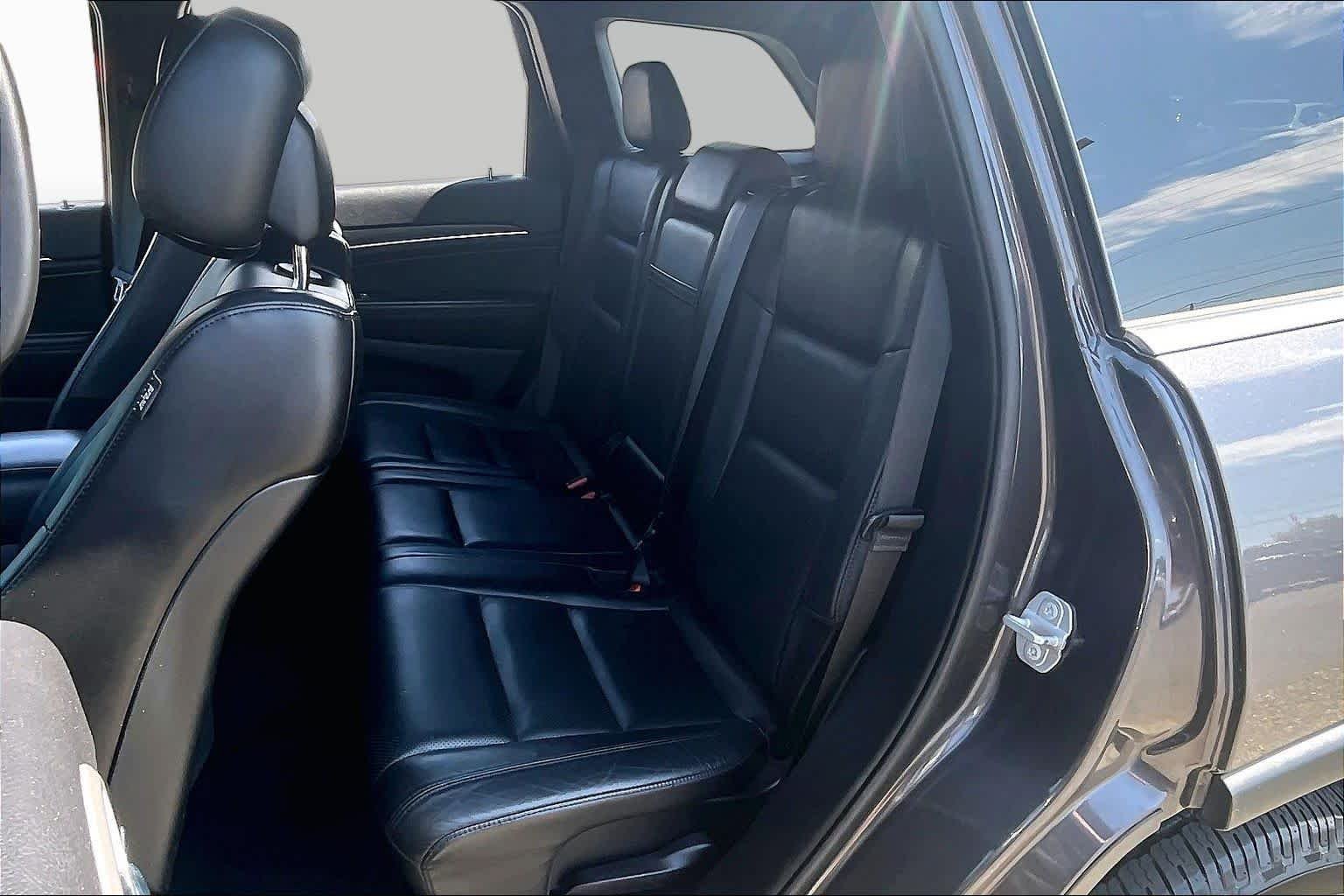 Used 2020 Granite Crystal Metallic Clearcoat Jeep Limited image 20
