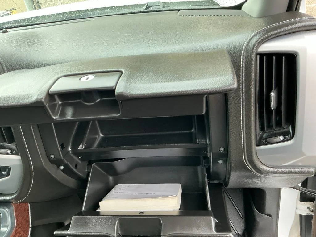 Used 2018 White GMC SLT image 28