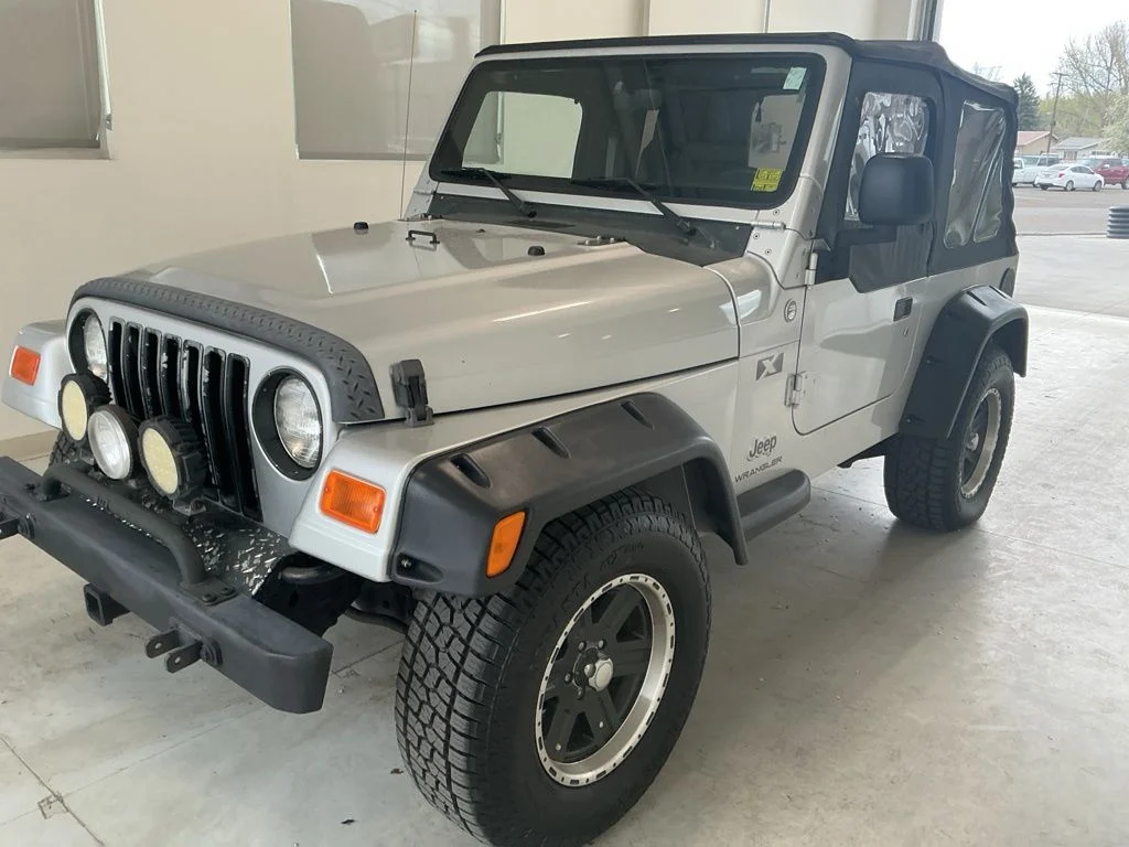 Used 2005 Bright Silver Metallic Clearcoat Jeep X image 3