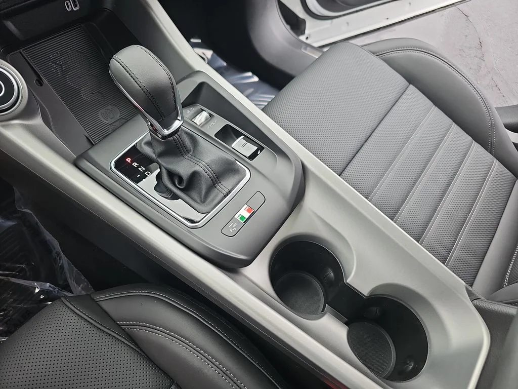 New 2026 Milano White Exterior Paint Alfa Romeo Veloce image 28