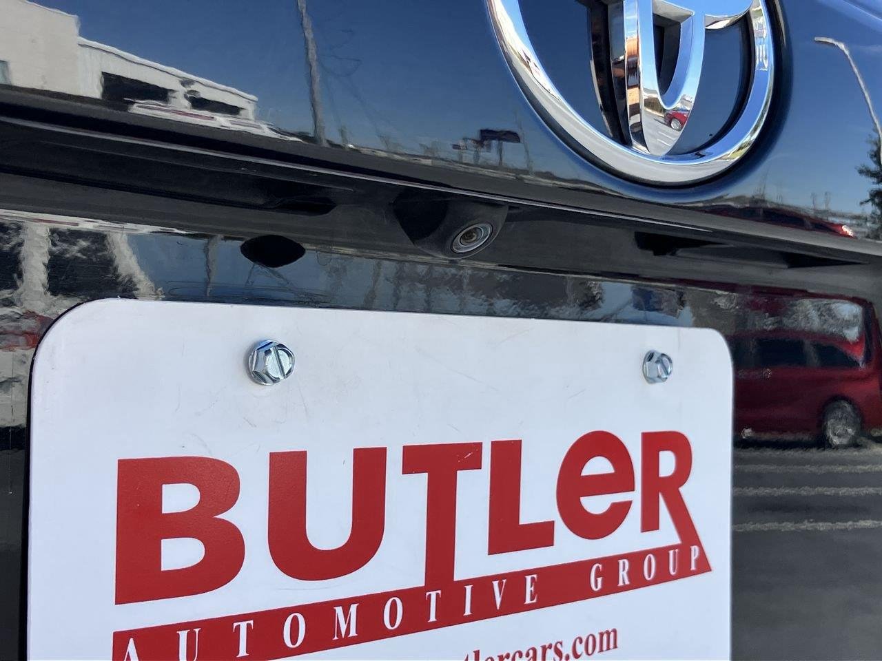 Used 2017 Black (Midnight Black Metallic) Toyota XLE AWD image 11